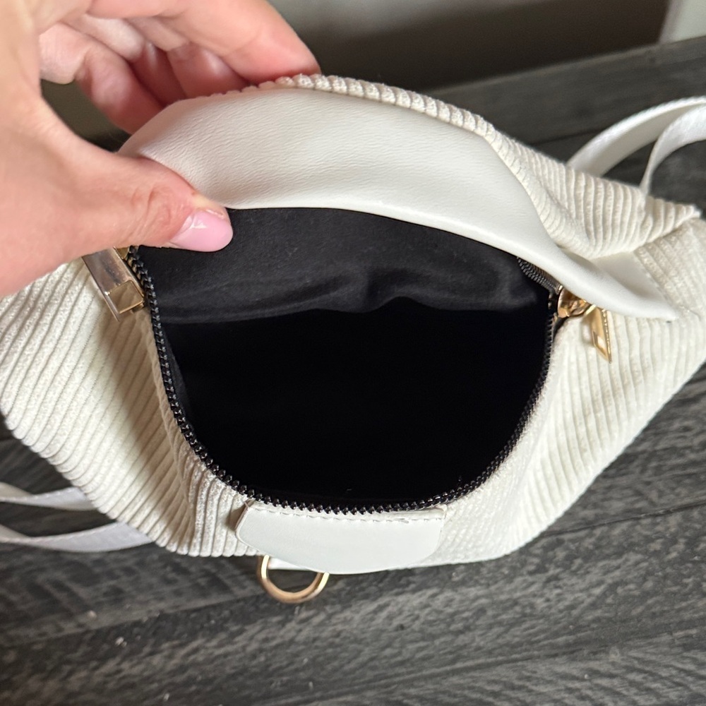 Francesca's Collections Cream Crossbody Bag - Picture 3 of 3